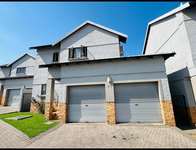 3 BEDROOM TOWNHOUSE FOR SALE IN HALFWAY GARDENS
